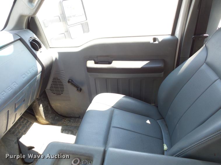 image for item CA9066 2011 Ford F350 Super Duty SuperCab cab and chassis pickup truck