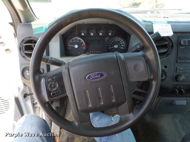 image for item CA9066 2011 Ford F350 Super Duty SuperCab cab and chassis pickup truck