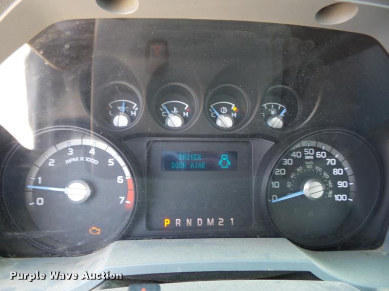 image for item CA9066 2011 Ford F350 Super Duty SuperCab cab and chassis pickup truck