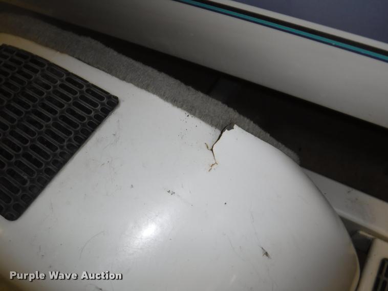 image for item CA9744 1994 Bayliner Caprice 1850LS boat