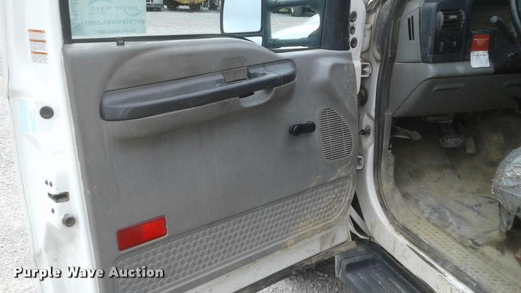 image for item DA1089 2006 Ford F550 XL utility truck