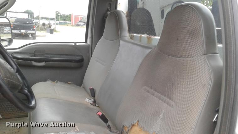 image for item DA1089 2006 Ford F550 XL utility truck