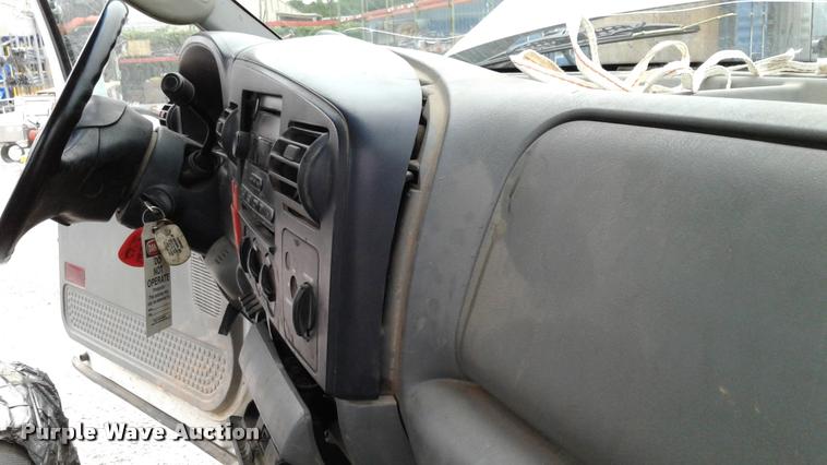 image for item DA1089 2006 Ford F550 XL utility truck