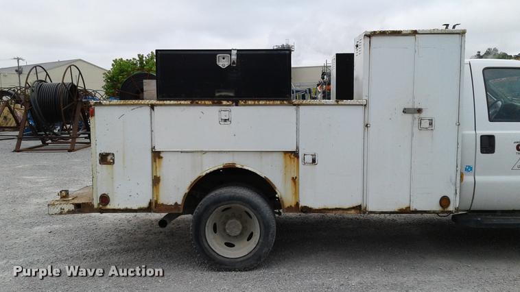 image for item DA1089 2006 Ford F550 XL utility truck