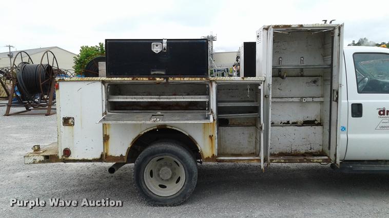 image for item DA1089 2006 Ford F550 XL utility truck