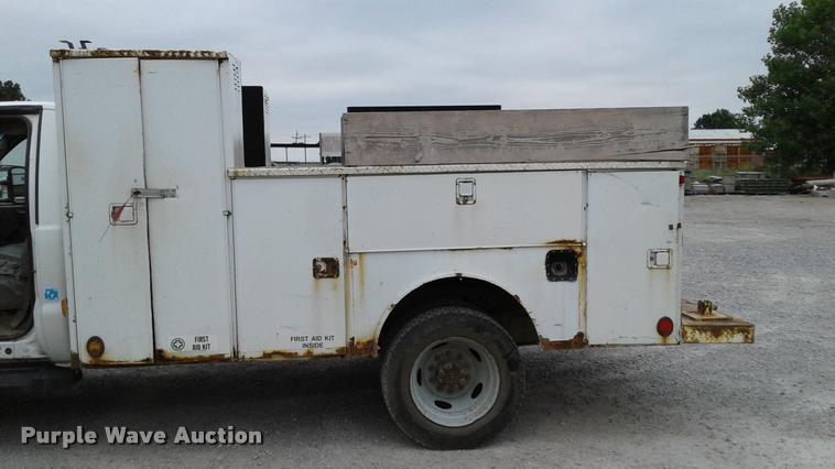 image for item DA1089 2006 Ford F550 XL utility truck