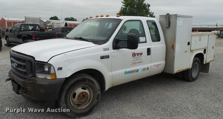 image for item DA1090 2004 Ford F350 Super Duty XL SuperCab utility bed pickup truck