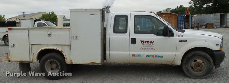 image for item DA1090 2004 Ford F350 Super Duty XL SuperCab utility bed pickup truck