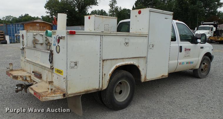 image for item DA1090 2004 Ford F350 Super Duty XL SuperCab utility bed pickup truck