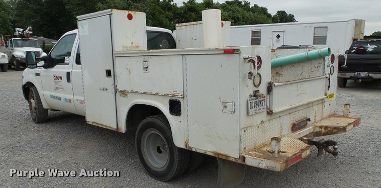 image for item DA1090 2004 Ford F350 Super Duty XL SuperCab utility bed pickup truck