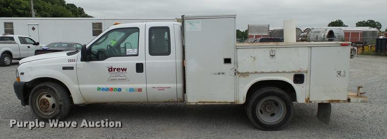 image for item DA1090 2004 Ford F350 Super Duty XL SuperCab utility bed pickup truck