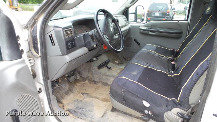 image for item DA1090 2004 Ford F350 Super Duty XL SuperCab utility bed pickup truck