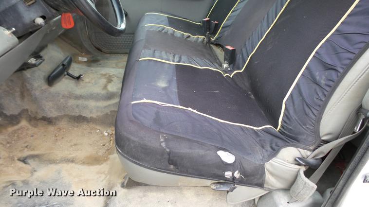 image for item DA1090 2004 Ford F350 Super Duty XL SuperCab utility bed pickup truck