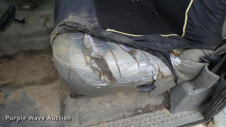 image for item DA1090 2004 Ford F350 Super Duty XL SuperCab utility bed pickup truck