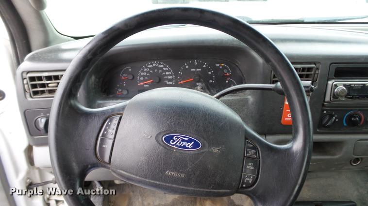 image for item DA1090 2004 Ford F350 Super Duty XL SuperCab utility bed pickup truck