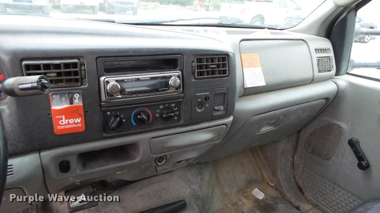 image for item DA1090 2004 Ford F350 Super Duty XL SuperCab utility bed pickup truck