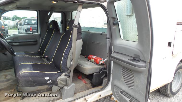 image for item DA1090 2004 Ford F350 Super Duty XL SuperCab utility bed pickup truck