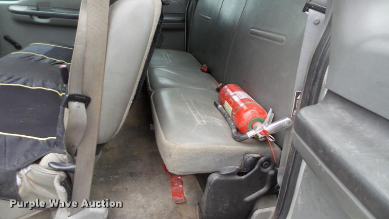 image for item DA1090 2004 Ford F350 Super Duty XL SuperCab utility bed pickup truck