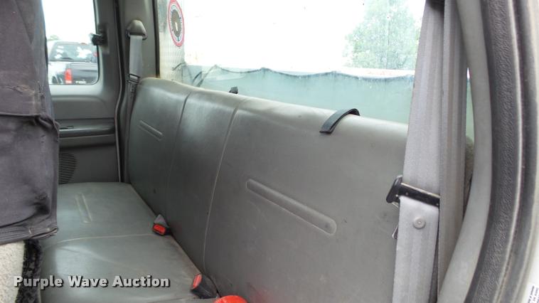 image for item DA1090 2004 Ford F350 Super Duty XL SuperCab utility bed pickup truck