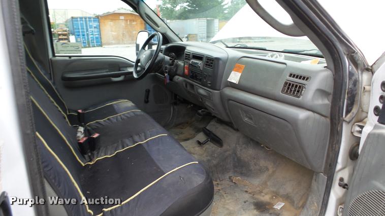 image for item DA1090 2004 Ford F350 Super Duty XL SuperCab utility bed pickup truck