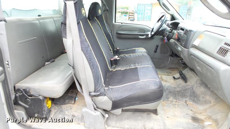 image for item DA1090 2004 Ford F350 Super Duty XL SuperCab utility bed pickup truck