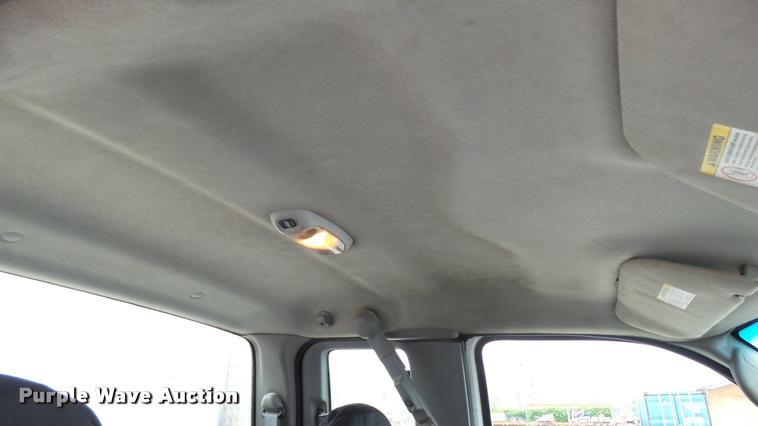 image for item DA1090 2004 Ford F350 Super Duty XL SuperCab utility bed pickup truck