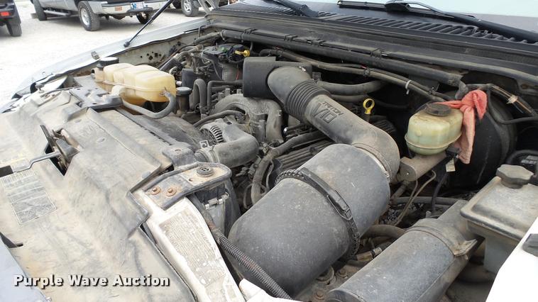 image for item DA1090 2004 Ford F350 Super Duty XL SuperCab utility bed pickup truck