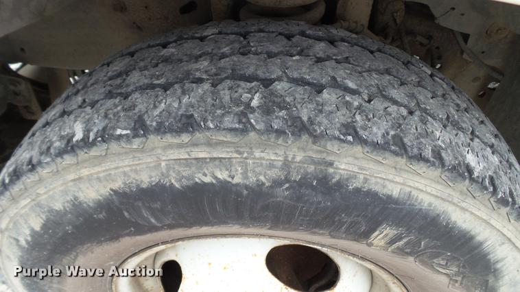 image for item DA1090 2004 Ford F350 Super Duty XL SuperCab utility bed pickup truck