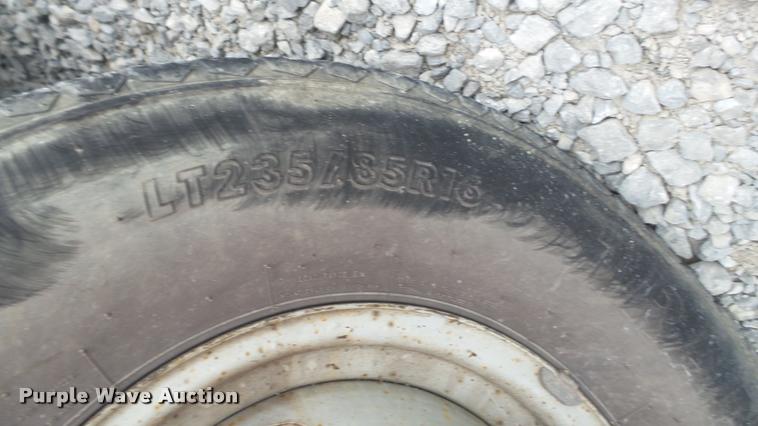 image for item DA1090 2004 Ford F350 Super Duty XL SuperCab utility bed pickup truck