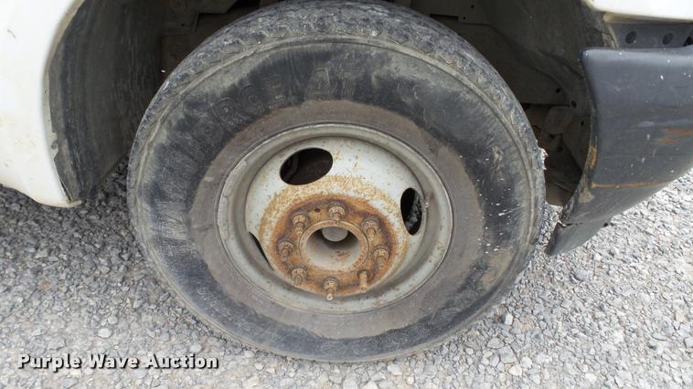 image for item DA1090 2004 Ford F350 Super Duty XL SuperCab utility bed pickup truck