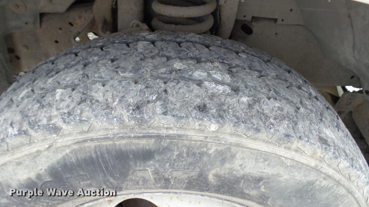 image for item DA1090 2004 Ford F350 Super Duty XL SuperCab utility bed pickup truck