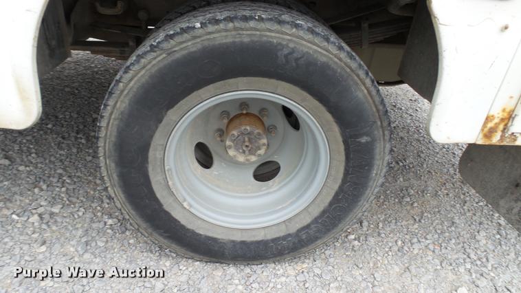 image for item DA1090 2004 Ford F350 Super Duty XL SuperCab utility bed pickup truck