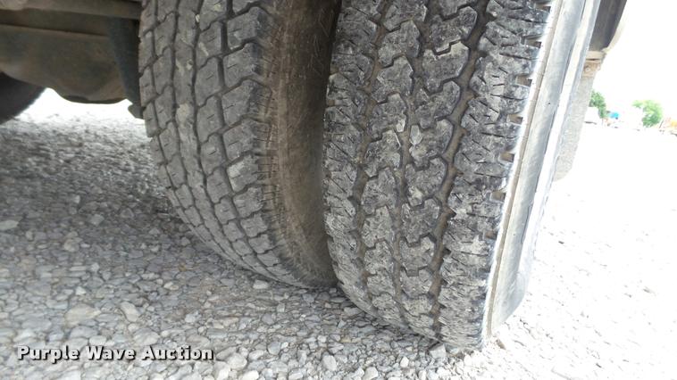 image for item DA1090 2004 Ford F350 Super Duty XL SuperCab utility bed pickup truck