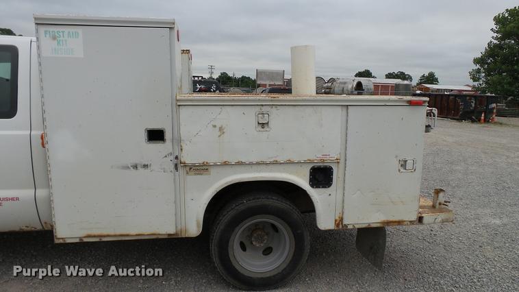 image for item DA1090 2004 Ford F350 Super Duty XL SuperCab utility bed pickup truck
