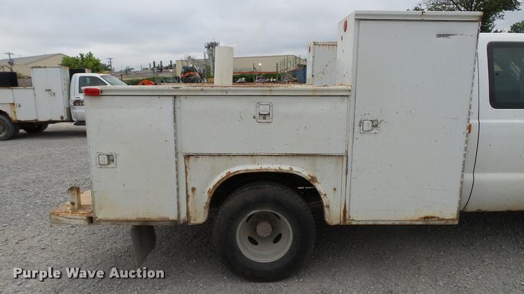 image for item DA1090 2004 Ford F350 Super Duty XL SuperCab utility bed pickup truck