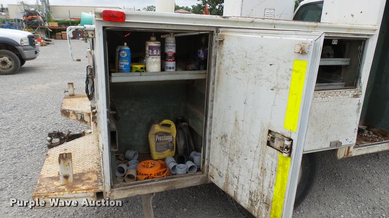 image for item DA1090 2004 Ford F350 Super Duty XL SuperCab utility bed pickup truck