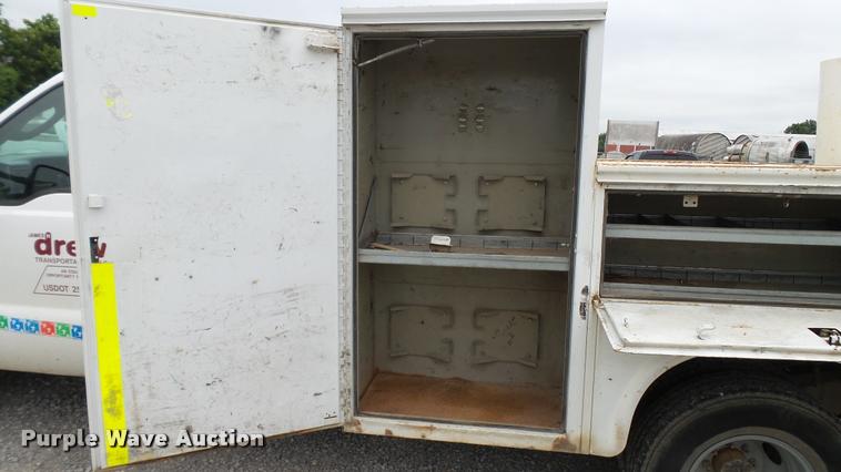 image for item DA1090 2004 Ford F350 Super Duty XL SuperCab utility bed pickup truck