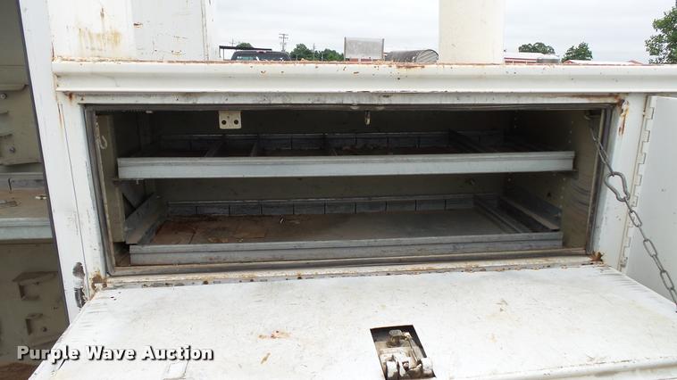 image for item DA1090 2004 Ford F350 Super Duty XL SuperCab utility bed pickup truck