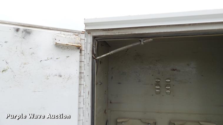 image for item DA1090 2004 Ford F350 Super Duty XL SuperCab utility bed pickup truck