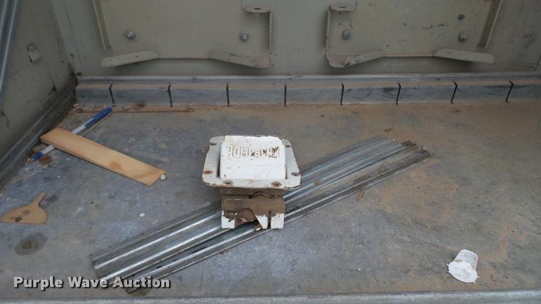 image for item DA1090 2004 Ford F350 Super Duty XL SuperCab utility bed pickup truck