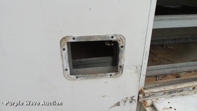 image for item DA1090 2004 Ford F350 Super Duty XL SuperCab utility bed pickup truck