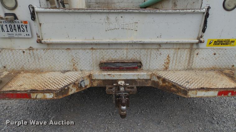 image for item DA1090 2004 Ford F350 Super Duty XL SuperCab utility bed pickup truck