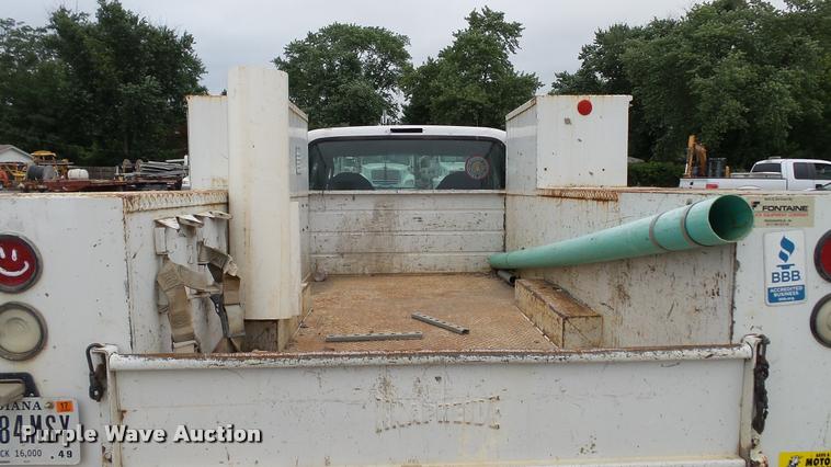 image for item DA1090 2004 Ford F350 Super Duty XL SuperCab utility bed pickup truck