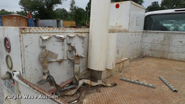 image for item DA1090 2004 Ford F350 Super Duty XL SuperCab utility bed pickup truck