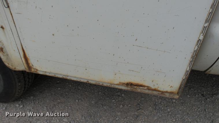 image for item DA1090 2004 Ford F350 Super Duty XL SuperCab utility bed pickup truck