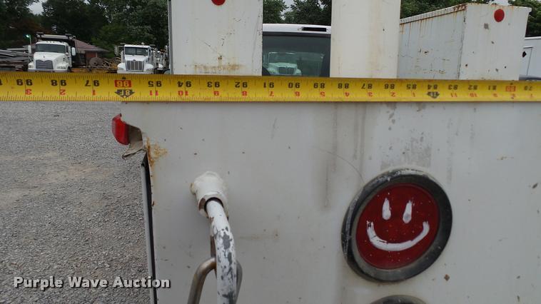 image for item DA1090 2004 Ford F350 Super Duty XL SuperCab utility bed pickup truck