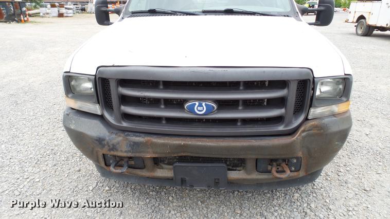 image for item DA1090 2004 Ford F350 Super Duty XL SuperCab utility bed pickup truck