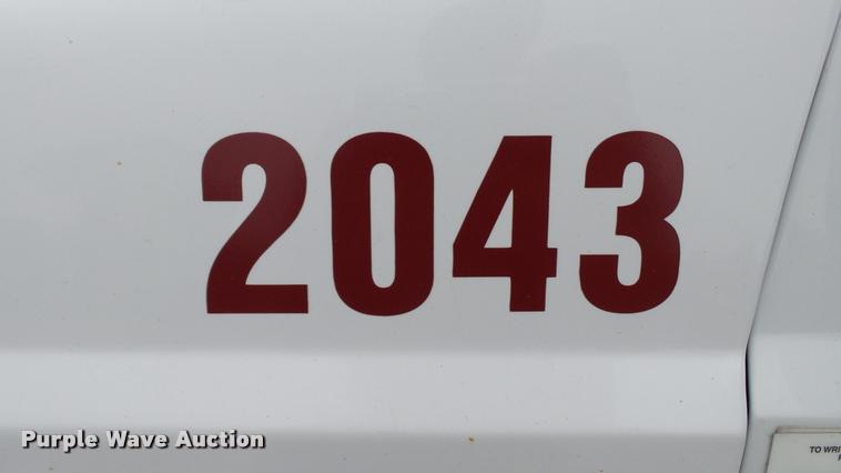 image for item DA1090 2004 Ford F350 Super Duty XL SuperCab utility bed pickup truck