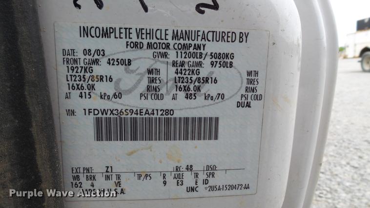 image for item DA1090 2004 Ford F350 Super Duty XL SuperCab utility bed pickup truck