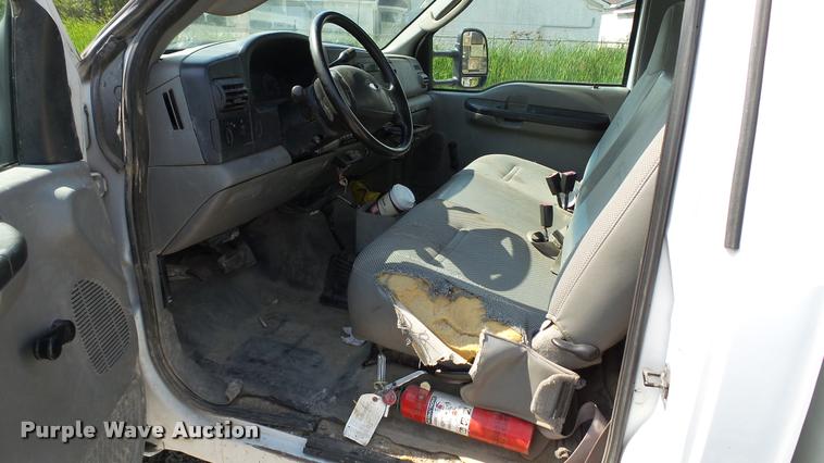 image for item DA1091 2006 Ford F550 dump truck